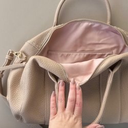 Hndtaske m. skulderrem 