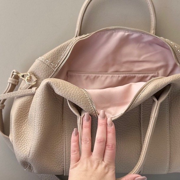 Hndtaske m. skulderrem 