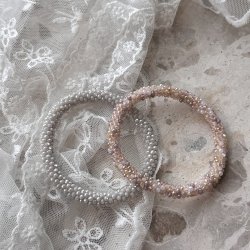 Armb�nd med sm� perler