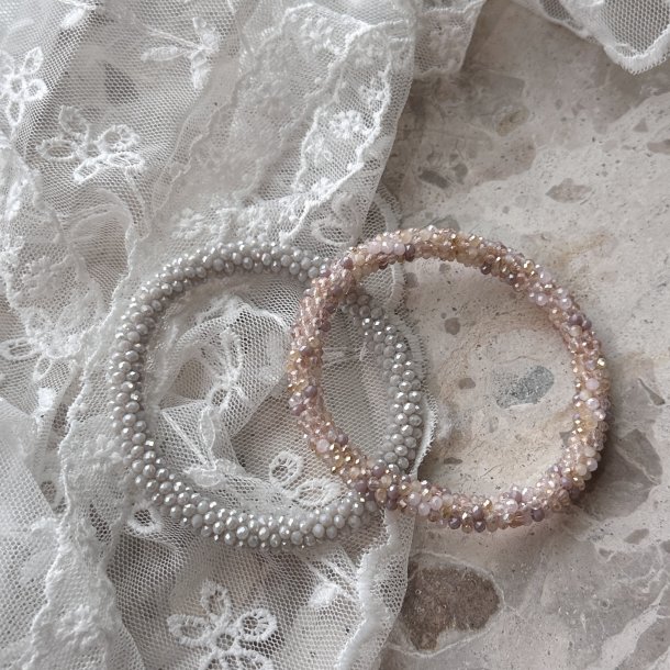 Armb�nd med sm� perler