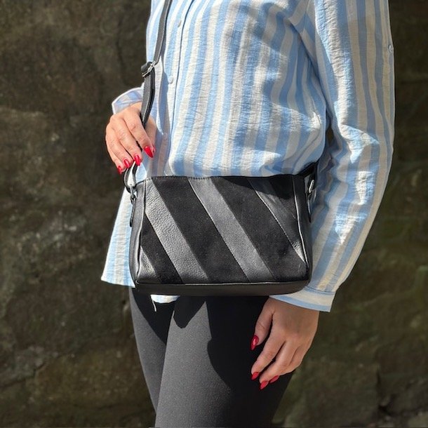 Taske nr 33 sort skind/ruskind