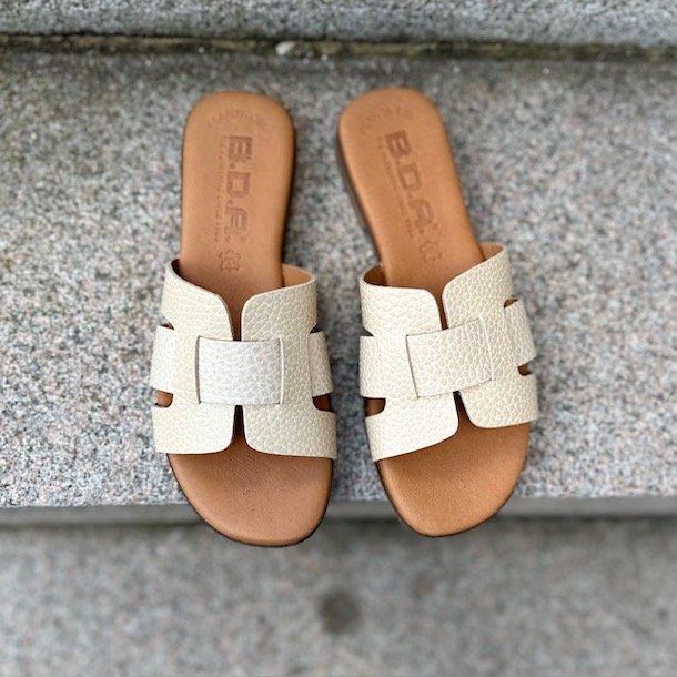 Slip in sandal chic beige skind str. 36-41