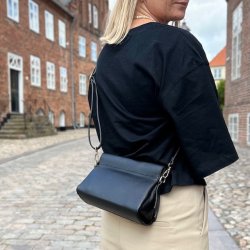Crossbody med kort og lang rem skind