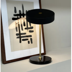 MOONLIGHT LED genopladelig bordlampe sort / marmor / messing