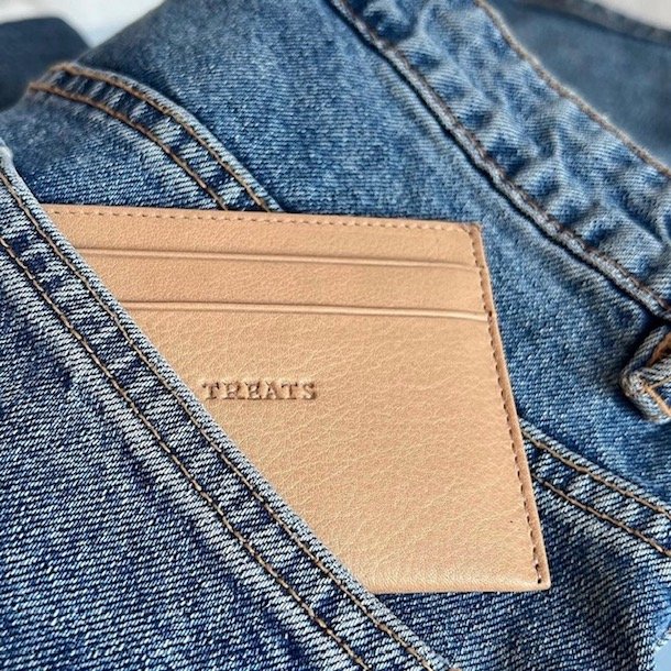 Uma Kortholder skind