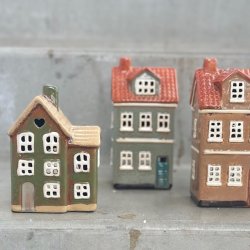 Hus til fyrfadslys keramik