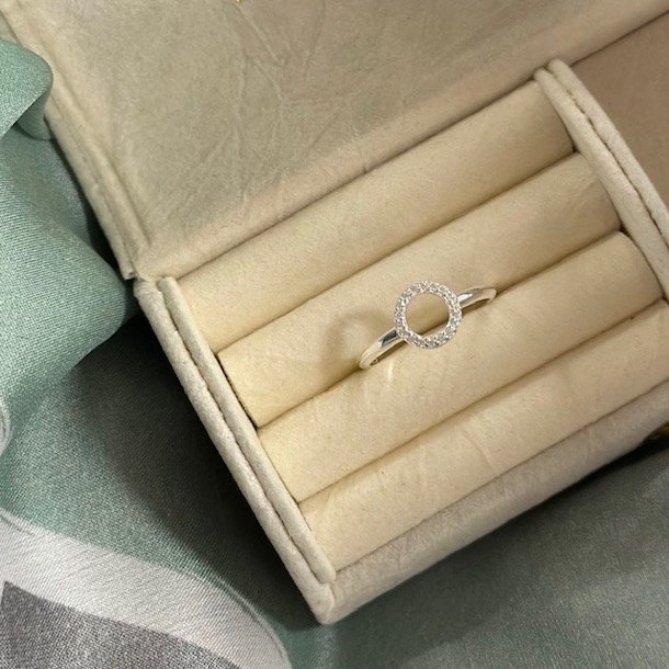 Fingerring cirkel zirkonia s�lv