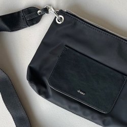 Nylon taske med front lomme 