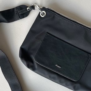 Nylon taske med front lomme 