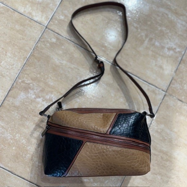 Nori crossbody