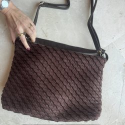 Crossbody med kvast, Nola
