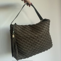 Crossbody med kvast, Nola