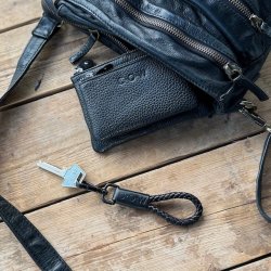 Kort nglesnor til nglering COW - flettet skind black