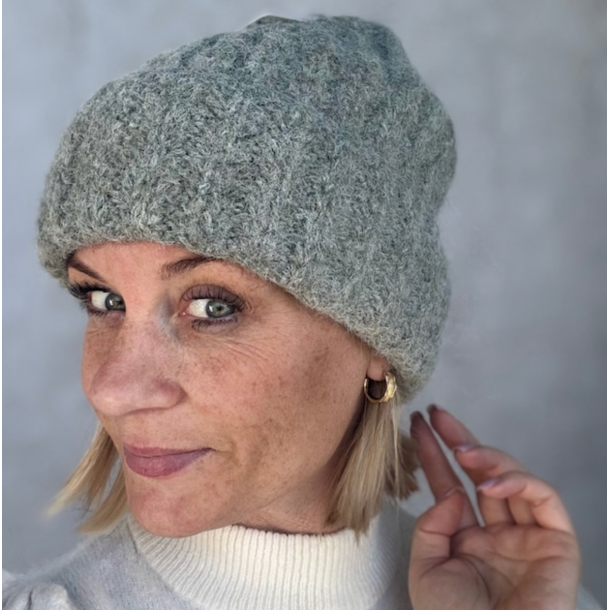 Fluffy strikket beanie 
