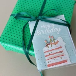 Happy birthday kort med glimmer og konvolut