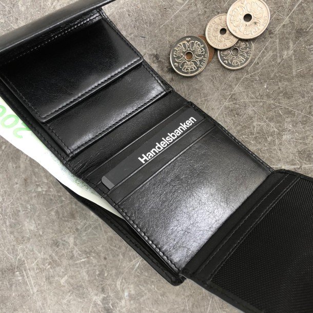 Tre-fljet pung skind