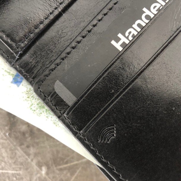 Tre-fljet pung skind