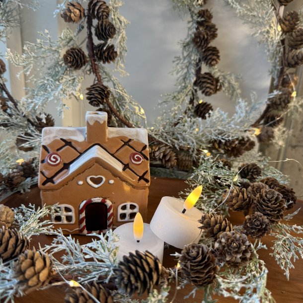 Hus til fyrfadslys keramik