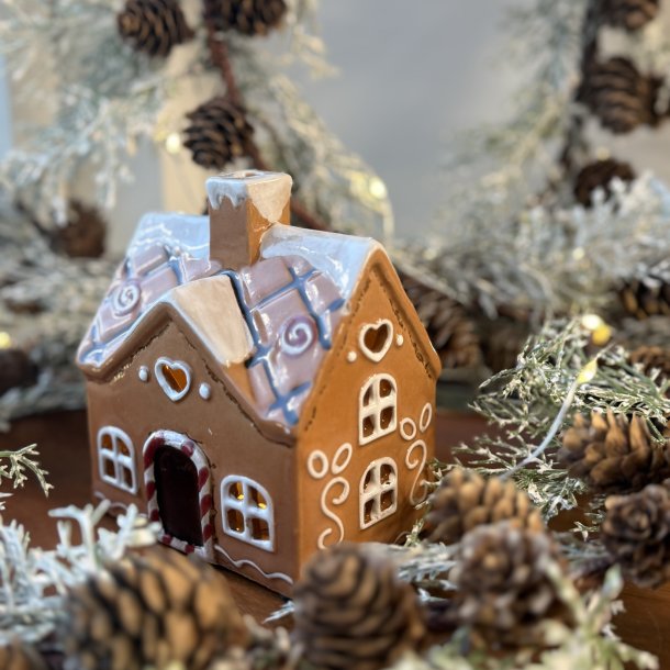 Hus til fyrfadslys keramik