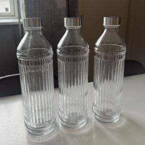 Vand flaske skruel�g s�t med 3 glas 1 Liter