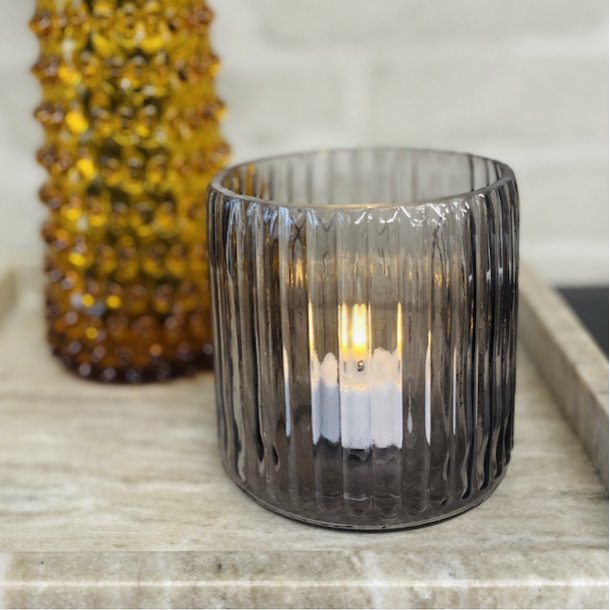 Glasstage med riller rgfarvet