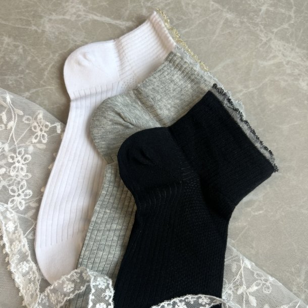 Str�mpe med glitter kant 