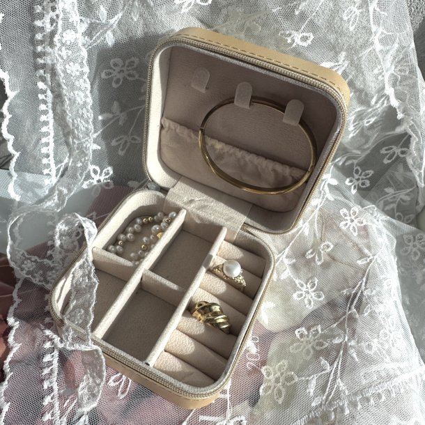 Smykkeskrin Liva Guld 