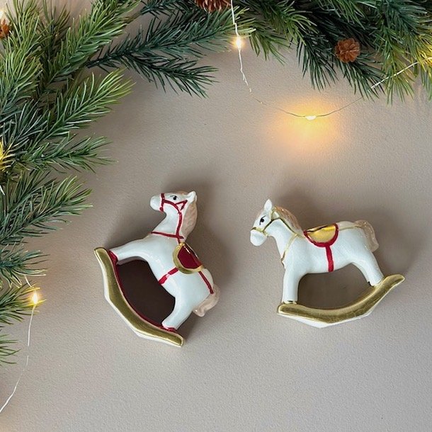 Gyngehest t/kertelys 9x3x10cm keramik 