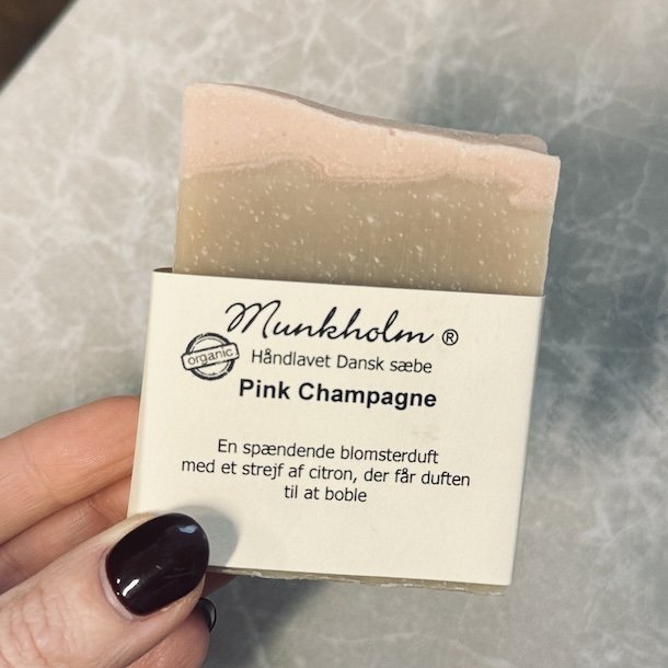 Pink champagne sbe med label