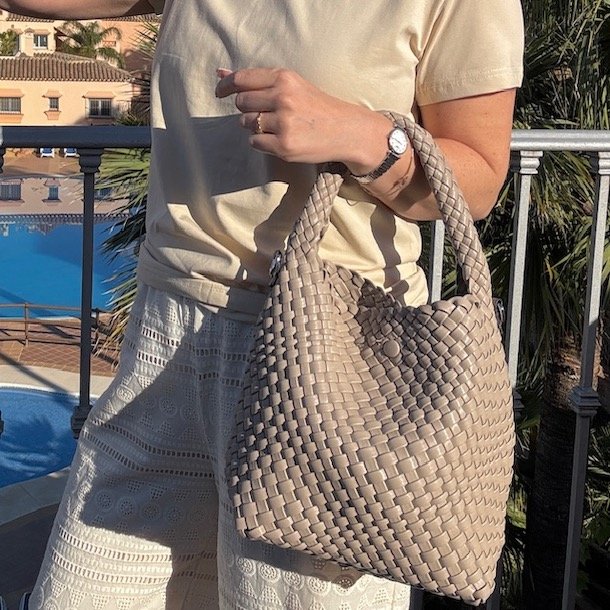 Flet taske med lang rem