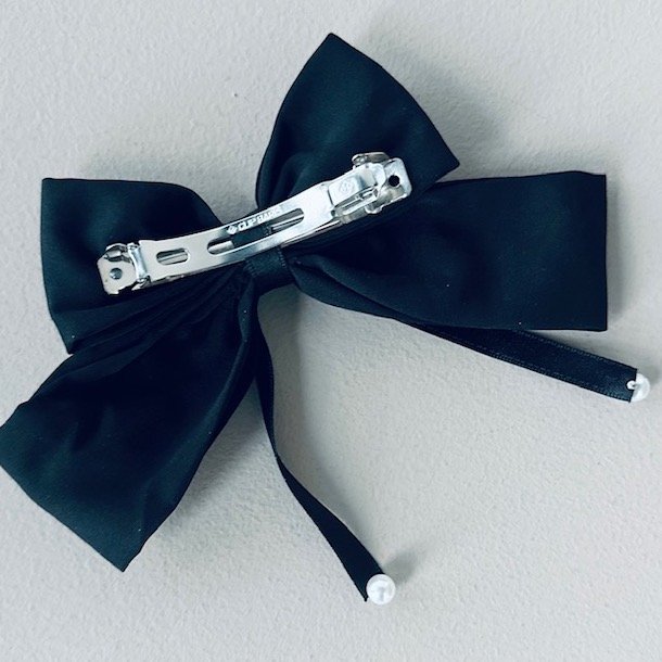 Hrspnde sort sljfe med perler