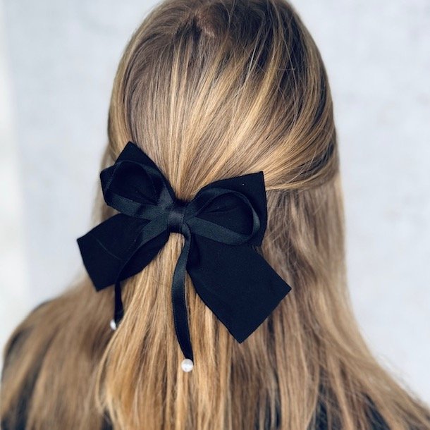 Hrspnde sort sljfe med perler