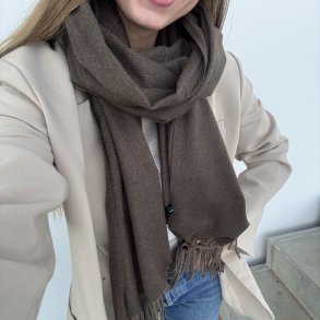 Halst�rkl�de ensfarvet viskose/uld miks