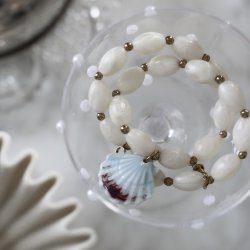 Halsk�de med musling