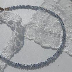 Halsk�de Cuna, med glitrende perler