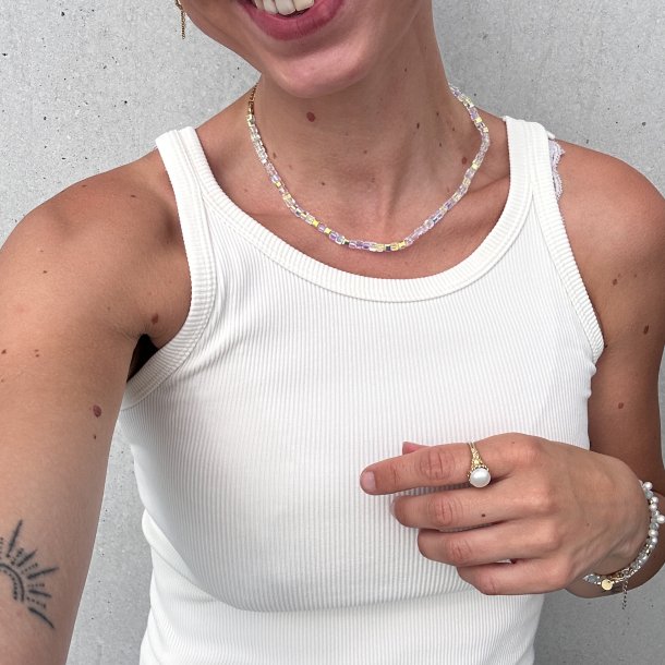 Halsk�de Carla, med glitrende perler