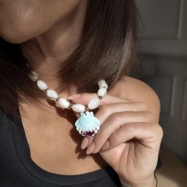 Halsk�de med musling