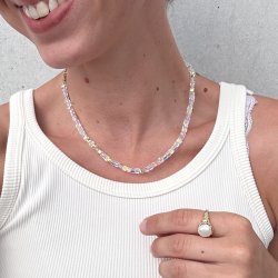Halsk�de Carla, med glitrende perler