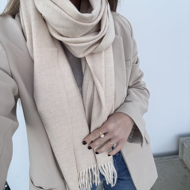 Halst�rkl�de ensfarvet viskose/uld miks