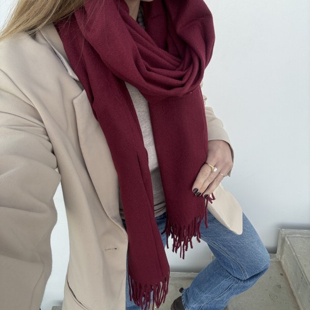 Halst�rkl�de ensfarvet viskose/uld miks