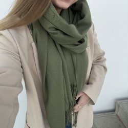 Halst�rkl�de ensfarvet viskose/uld miks