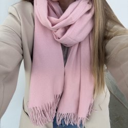 Halst�rkl�de ensfarvet viskose/uld miks