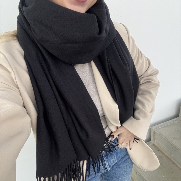 Halst�rkl�de ensfarvet viskose/uld miks