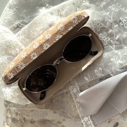 Brille etui med blomster 