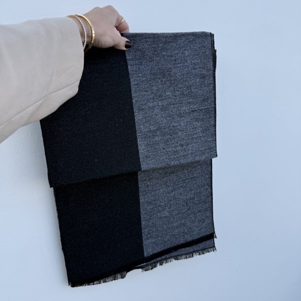 Herre halst�rkl�de viskose miks