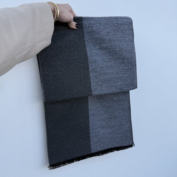 Herre halst�rkl�de viskose miks