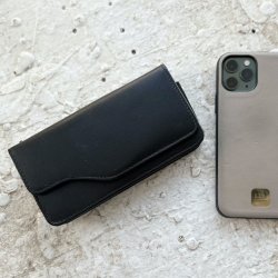 Universal smartphone holder