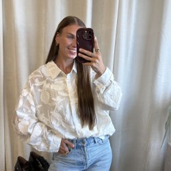 Helena, let skjorte med broderet detaljer