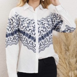 Hvid skjorte med broderi fall flower str. S-xl