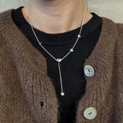 Halsk�de KARLA SIMPLE Y s�lv